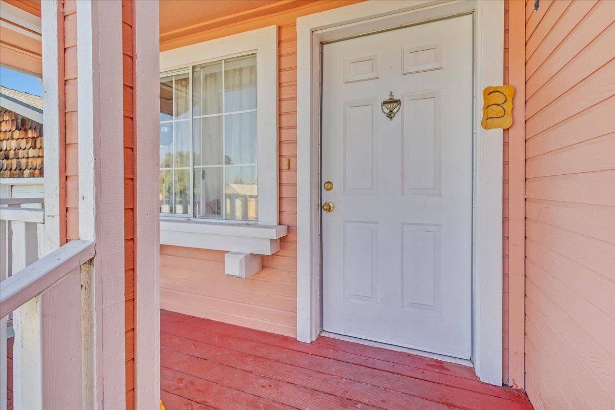 Detail Gallery Image 2 of 28 For 704 Garner Ave #3,  Salinas,  CA 93905 - 3 Beds | 2 Baths