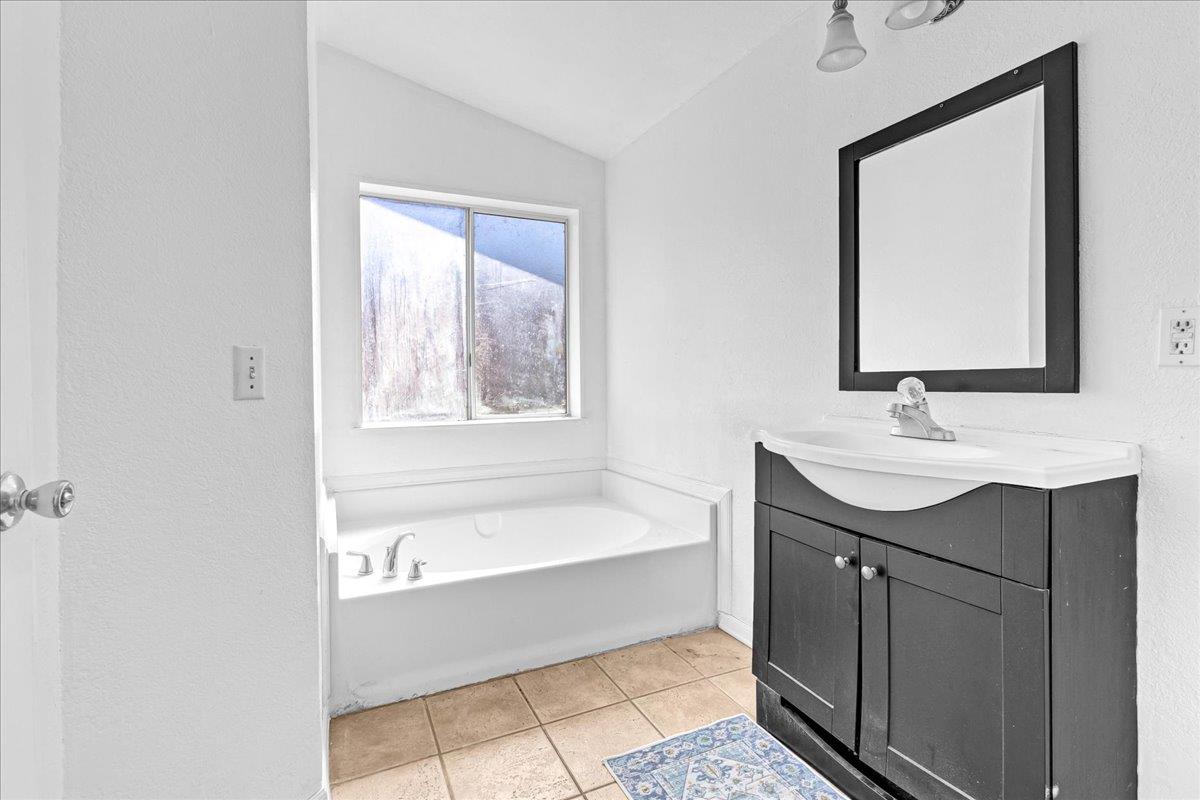 Detail Gallery Image 23 of 28 For 704 Garner Ave #3,  Salinas,  CA 93905 - 3 Beds | 2 Baths
