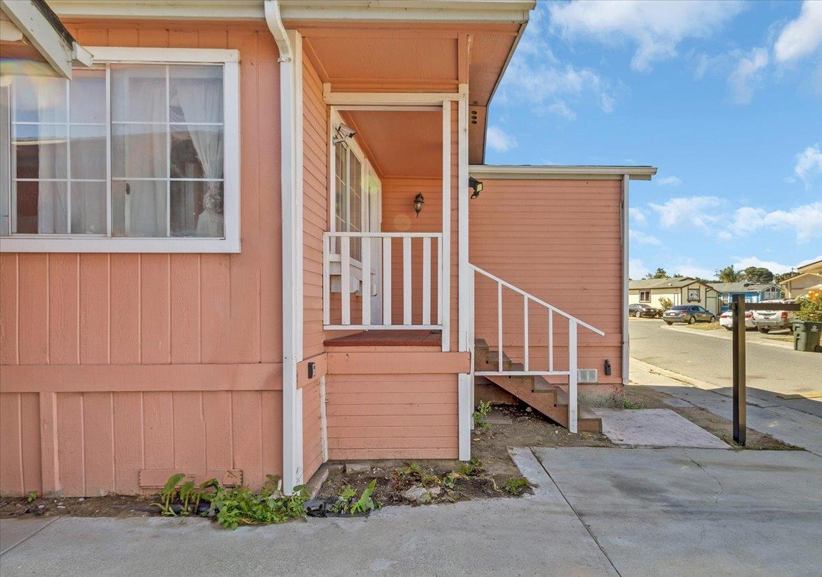 Detail Gallery Image 3 of 28 For 704 Garner Ave #3,  Salinas,  CA 93905 - 3 Beds | 2 Baths