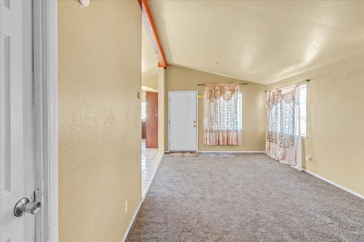 Detail Gallery Image 4 of 28 For 704 Garner Ave #3,  Salinas,  CA 93905 - 3 Beds | 2 Baths
