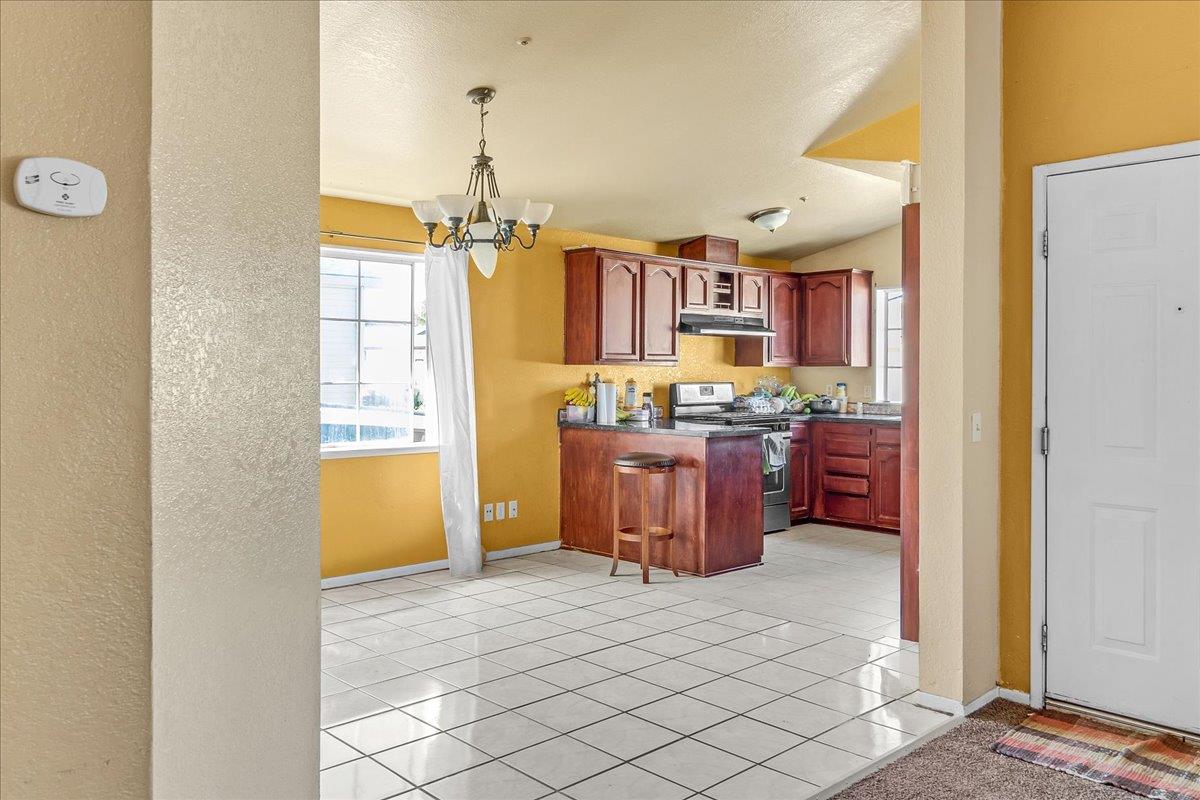 Detail Gallery Image 9 of 28 For 704 Garner Ave #3,  Salinas,  CA 93905 - 3 Beds | 2 Baths