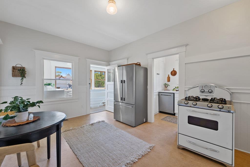 Detail Gallery Image 17 of 73 For 331 Van Ness Ave, Santa Cruz,  CA 95060 - 3 Beds | 1 Baths
