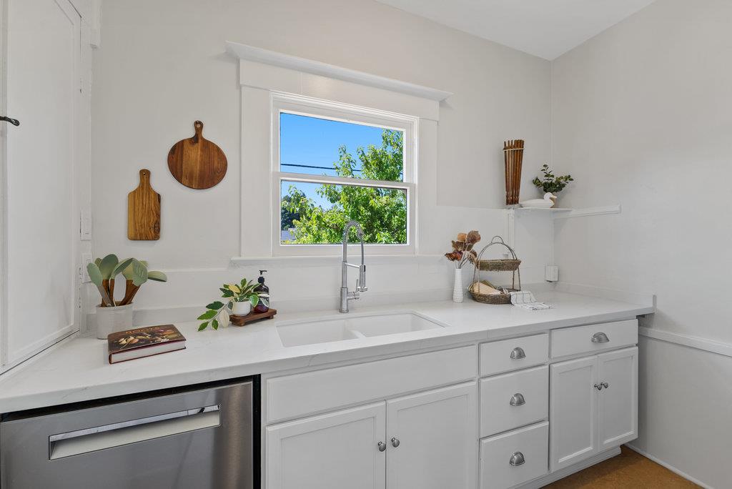 Detail Gallery Image 18 of 73 For 331 Van Ness Ave, Santa Cruz,  CA 95060 - 3 Beds | 1 Baths