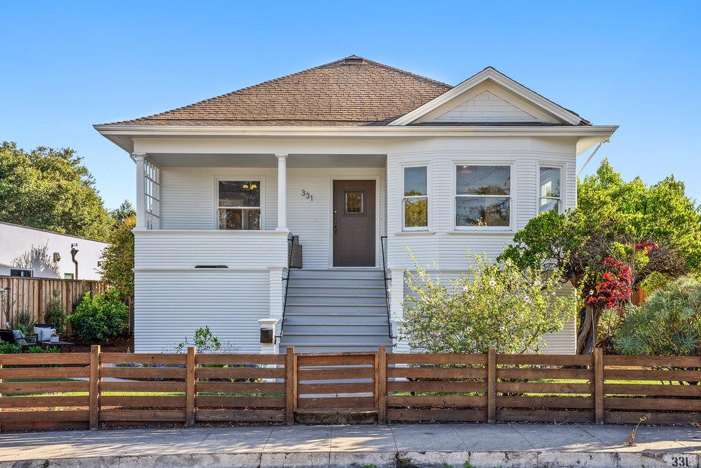Detail Gallery Image 2 of 73 For 331 Van Ness Ave, Santa Cruz,  CA 95060 - 3 Beds | 1 Baths