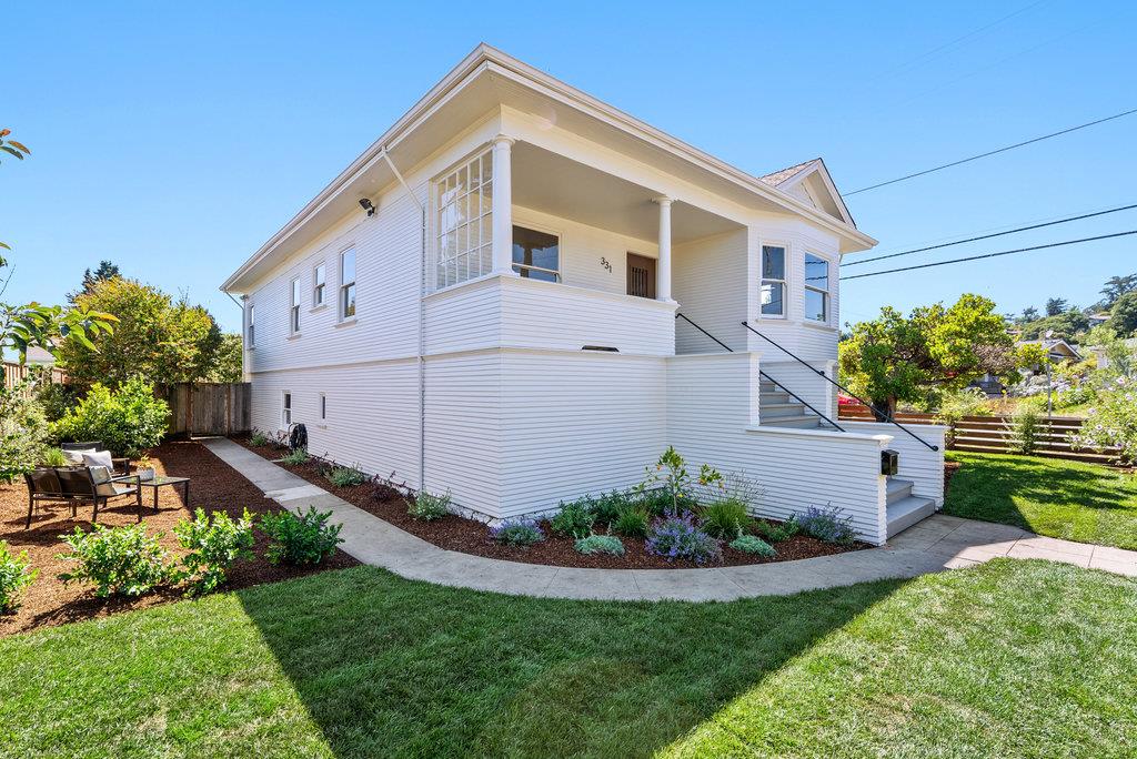 Detail Gallery Image 3 of 73 For 331 Van Ness Ave, Santa Cruz,  CA 95060 - 3 Beds | 1 Baths