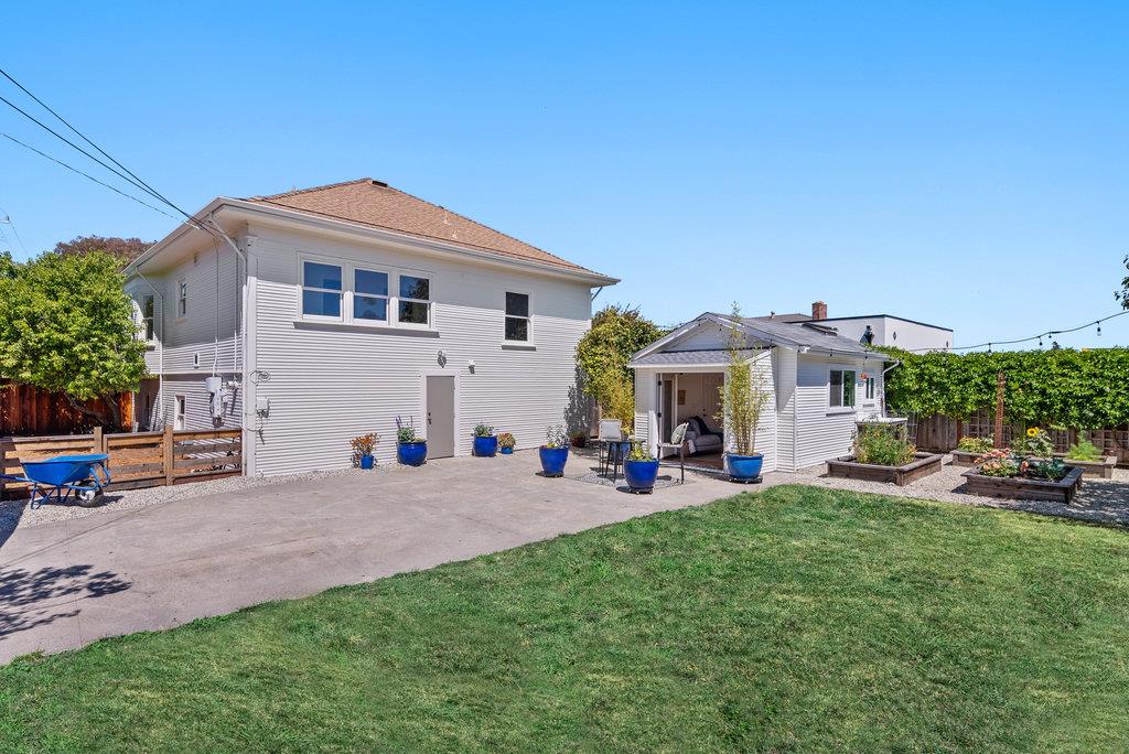 Detail Gallery Image 37 of 73 For 331 Van Ness Ave, Santa Cruz,  CA 95060 - 3 Beds | 1 Baths