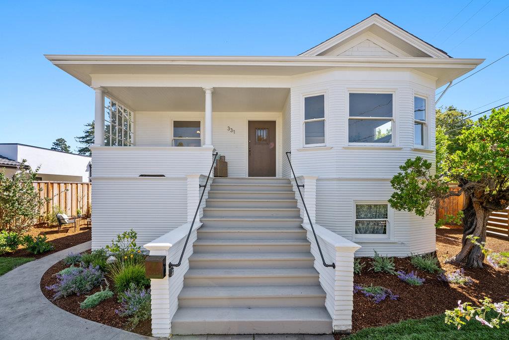 Detail Gallery Image 4 of 73 For 331 Van Ness Ave, Santa Cruz,  CA 95060 - 3 Beds | 1 Baths