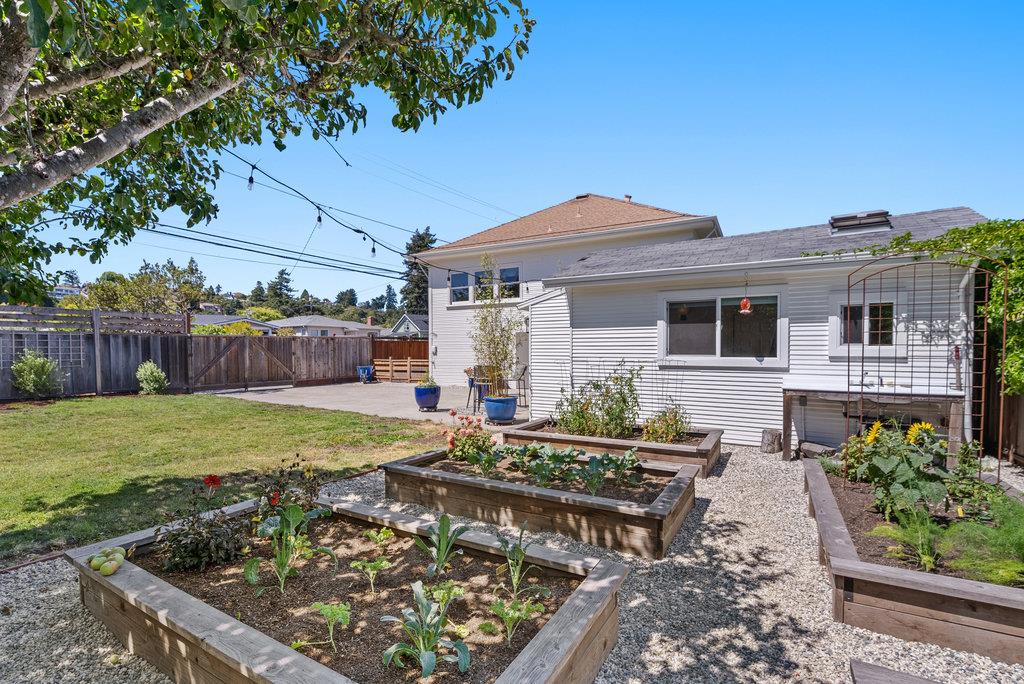 Detail Gallery Image 57 of 73 For 331 Van Ness Ave, Santa Cruz,  CA 95060 - 3 Beds | 1 Baths