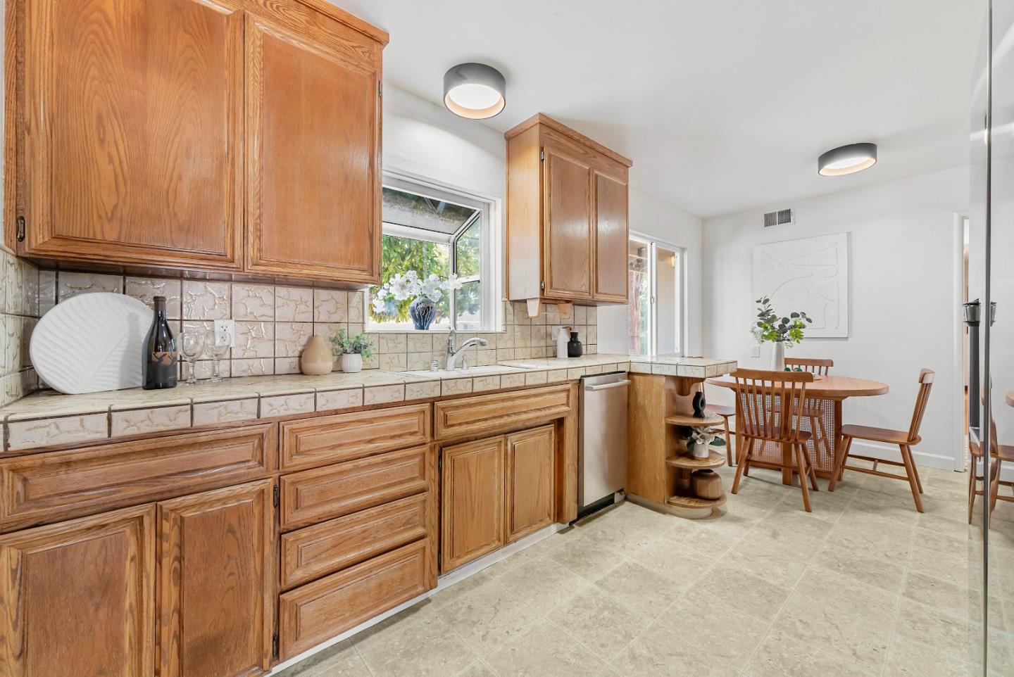 Detail Gallery Image 12 of 51 For 701 S Clover Ave, San Jose,  CA 95128 - 3 Beds | 2 Baths