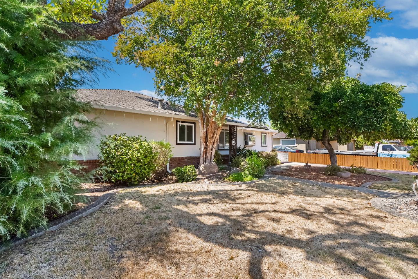 Detail Gallery Image 3 of 51 For 701 S Clover Ave, San Jose,  CA 95128 - 3 Beds | 2 Baths
