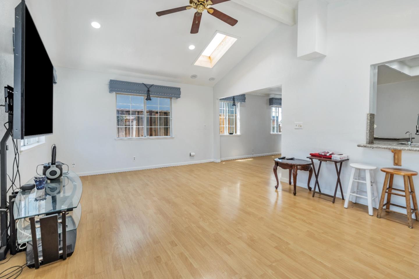 Detail Gallery Image 10 of 48 For 1394 Glacier Dr, Milpitas,  CA 95035 - 5 Beds | 2/1 Baths
