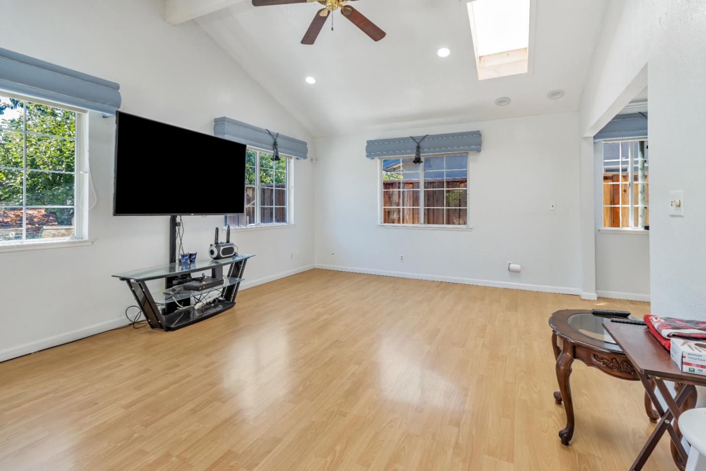 Detail Gallery Image 11 of 48 For 1394 Glacier Dr, Milpitas,  CA 95035 - 5 Beds | 2/1 Baths