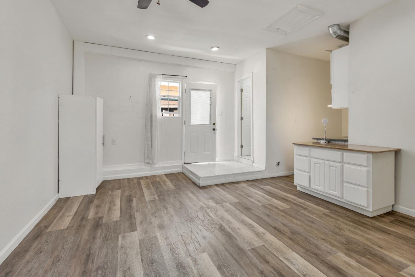 Detail Gallery Image 12 of 48 For 1394 Glacier Dr, Milpitas,  CA 95035 - 5 Beds | 2/1 Baths