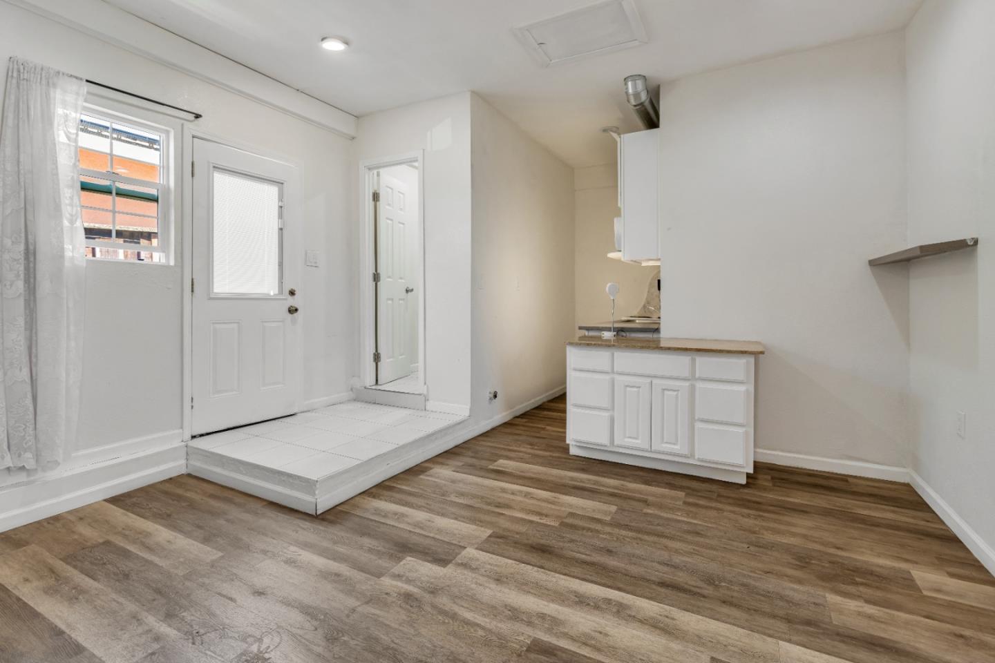 Detail Gallery Image 14 of 48 For 1394 Glacier Dr, Milpitas,  CA 95035 - 5 Beds | 2/1 Baths