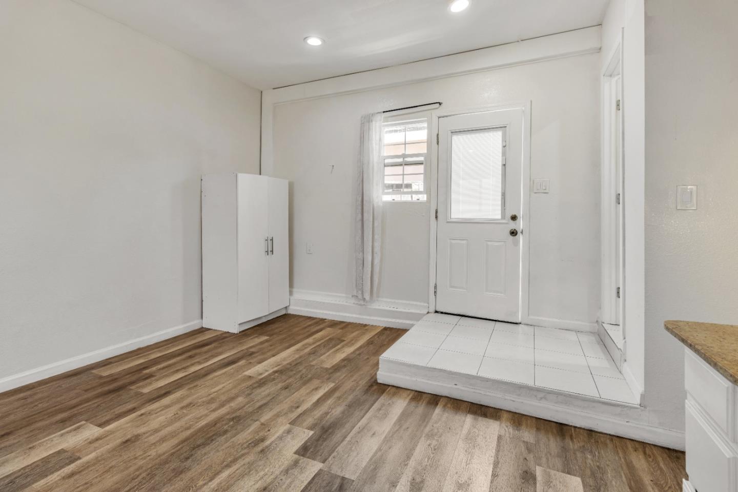 Detail Gallery Image 15 of 48 For 1394 Glacier Dr, Milpitas,  CA 95035 - 5 Beds | 2/1 Baths