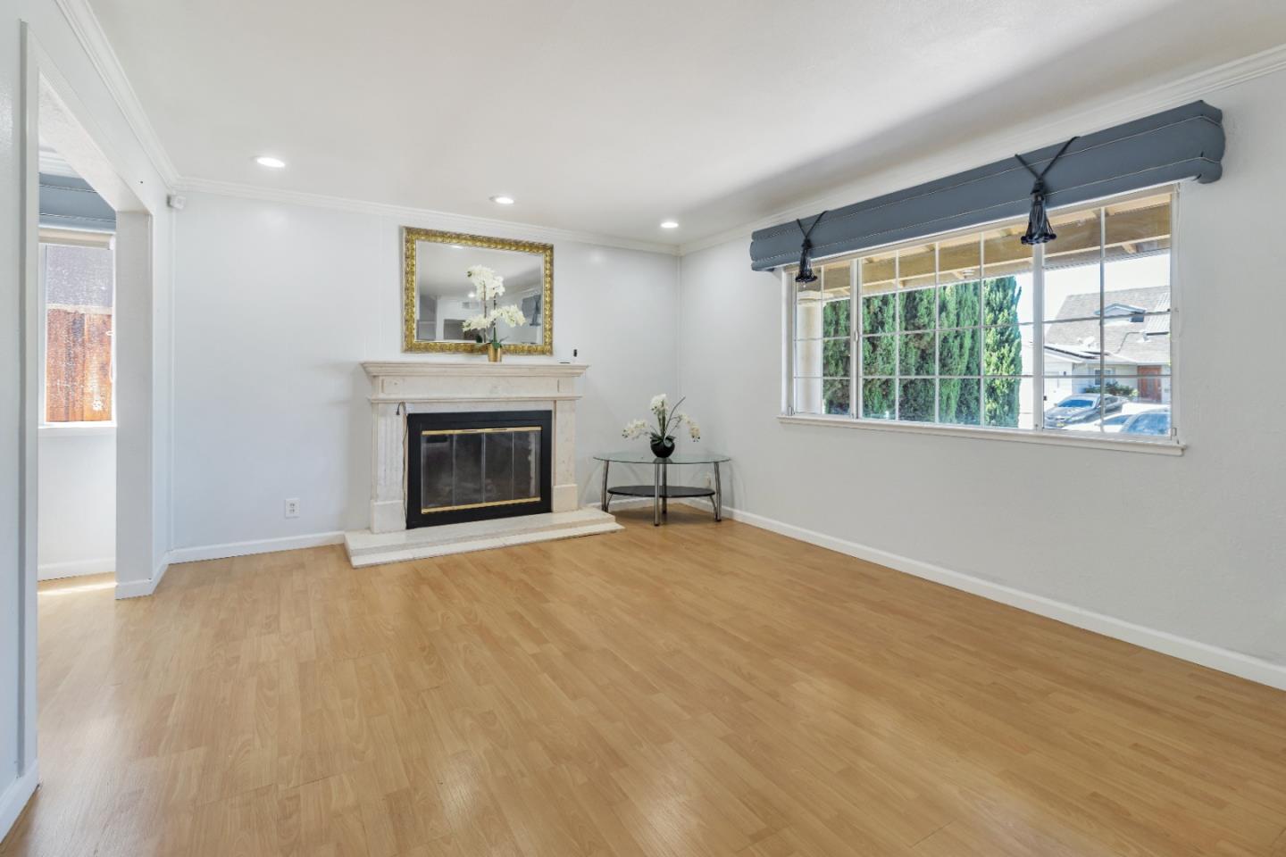 Detail Gallery Image 4 of 48 For 1394 Glacier Dr, Milpitas,  CA 95035 - 5 Beds | 2/1 Baths