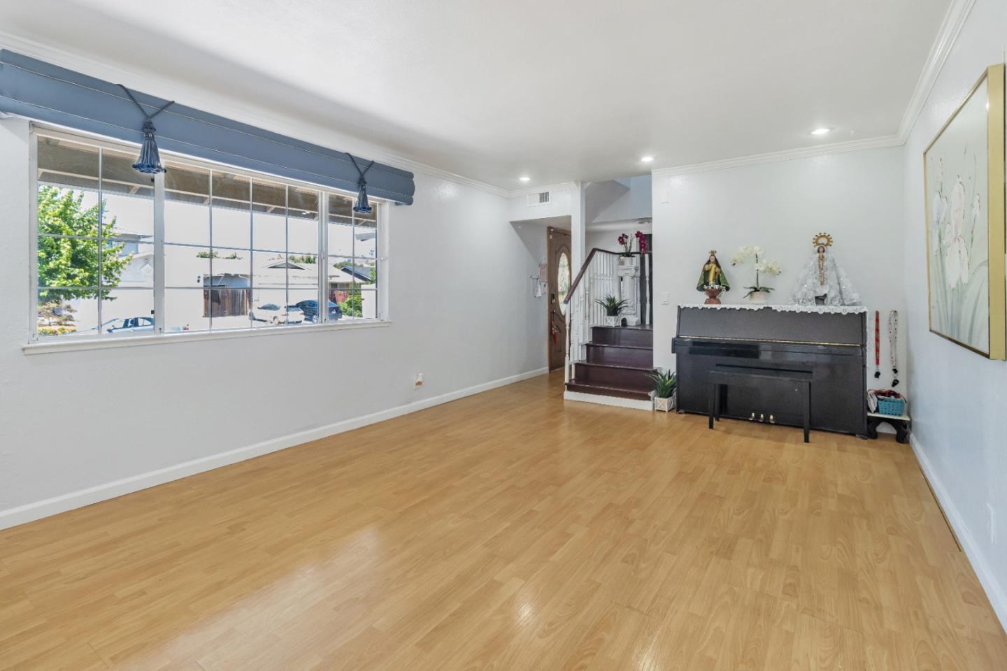 Detail Gallery Image 6 of 48 For 1394 Glacier Dr, Milpitas,  CA 95035 - 5 Beds | 2/1 Baths