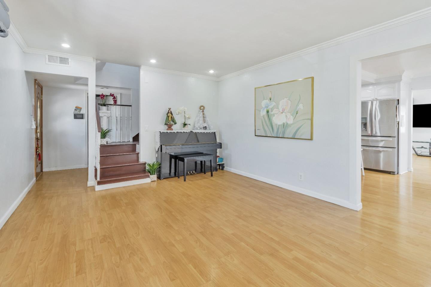 Detail Gallery Image 7 of 48 For 1394 Glacier Dr, Milpitas,  CA 95035 - 5 Beds | 2/1 Baths
