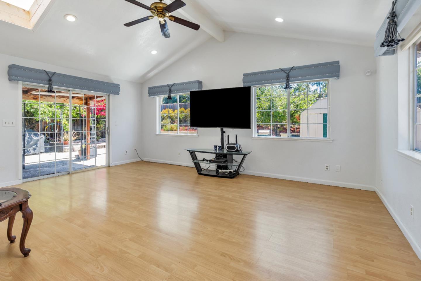 Detail Gallery Image 8 of 48 For 1394 Glacier Dr, Milpitas,  CA 95035 - 5 Beds | 2/1 Baths