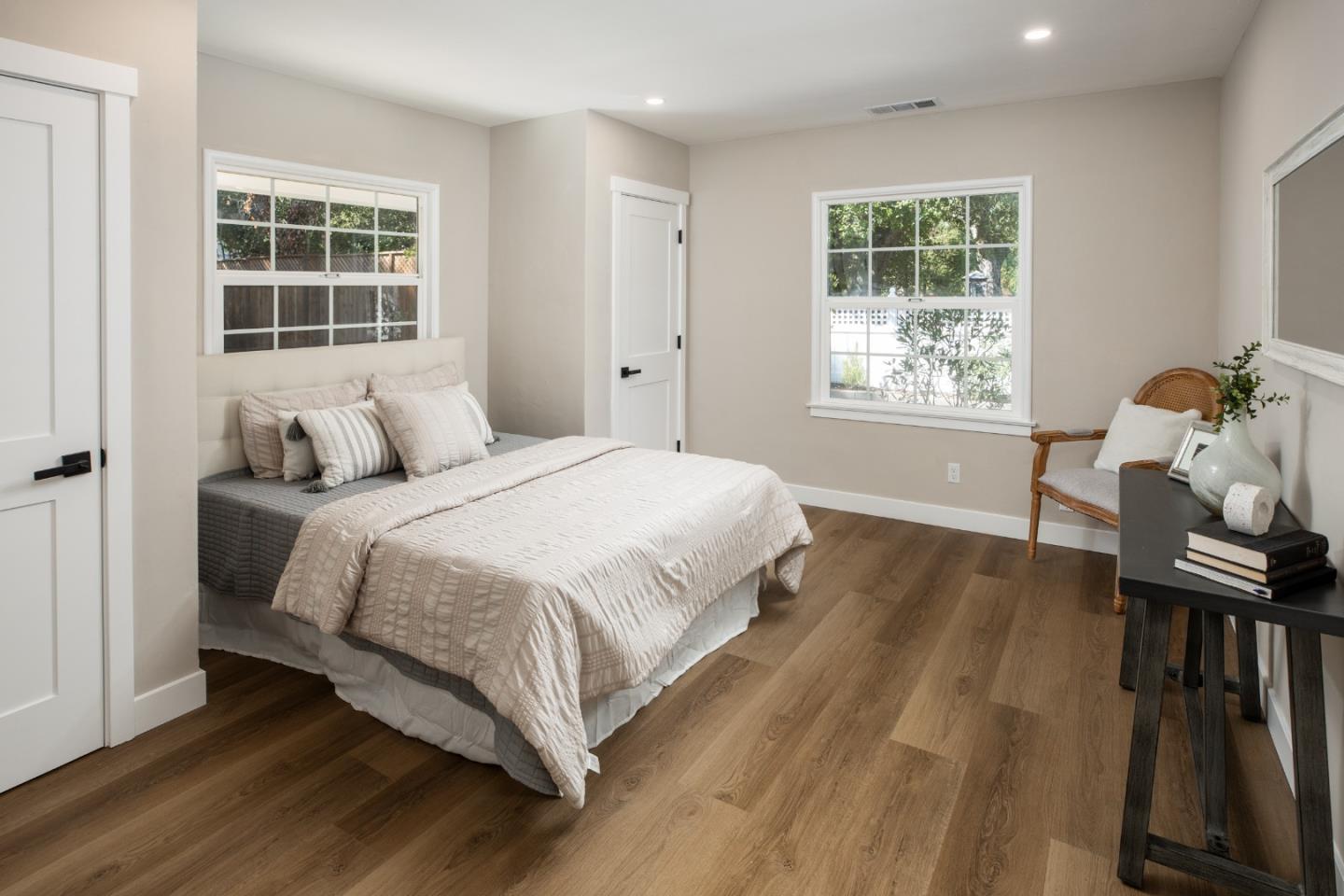 Detail Gallery Image 6 of 26 For 706 University Ave, Los Altos,  CA 94022 - 3 Beds | 3 Baths