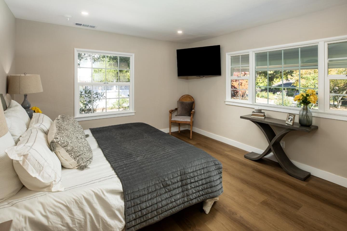 Detail Gallery Image 8 of 26 For 706 University Ave, Los Altos,  CA 94022 - 3 Beds | 3 Baths