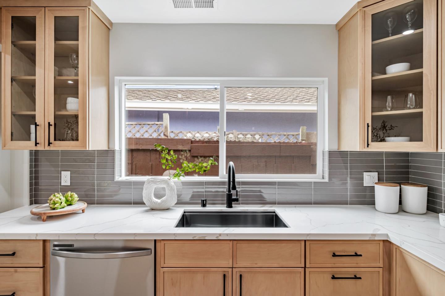 Detail Gallery Image 20 of 42 For 304 Evergreen Dr, South San Francisco,  CA 94080 - 4 Beds | 3 Baths