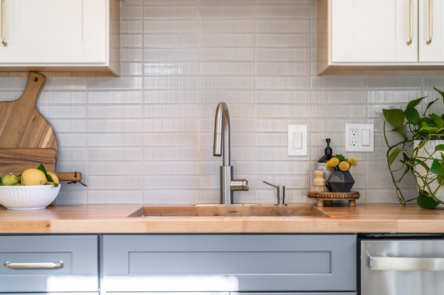 Detail Gallery Image 11 of 53 For 421 Oxford Way, Santa Cruz,  CA 95060 - 4 Beds | 2 Baths