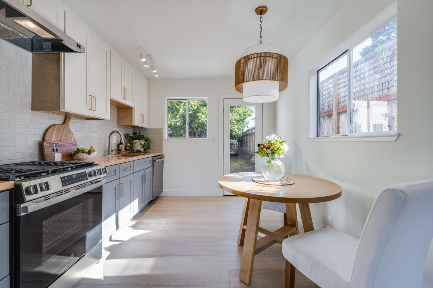 Detail Gallery Image 12 of 53 For 421 Oxford Way, Santa Cruz,  CA 95060 - 4 Beds | 2 Baths