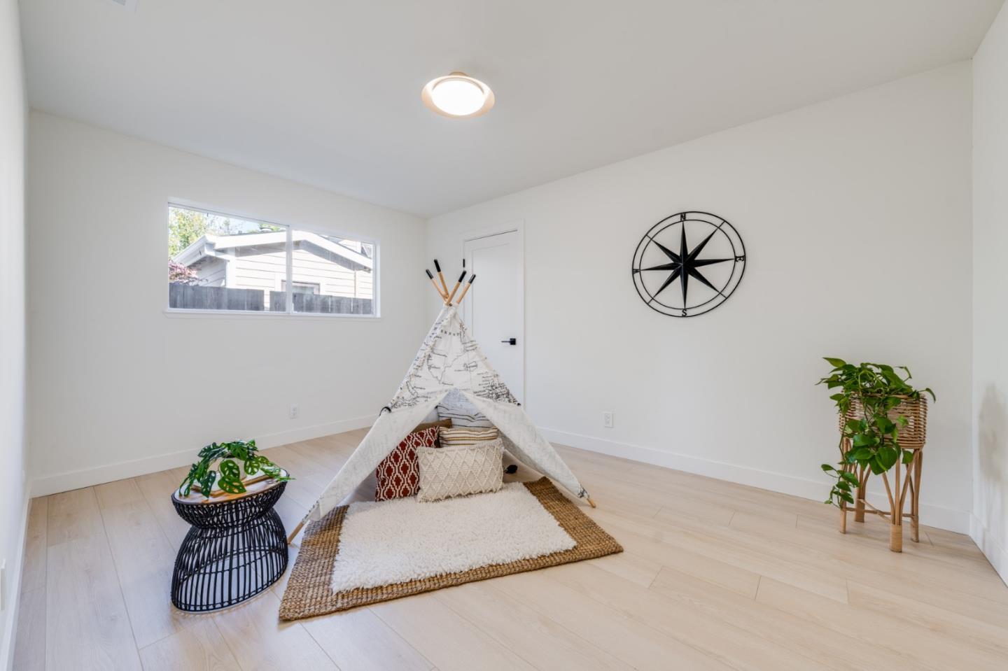 Detail Gallery Image 16 of 53 For 421 Oxford Way, Santa Cruz,  CA 95060 - 4 Beds | 2 Baths