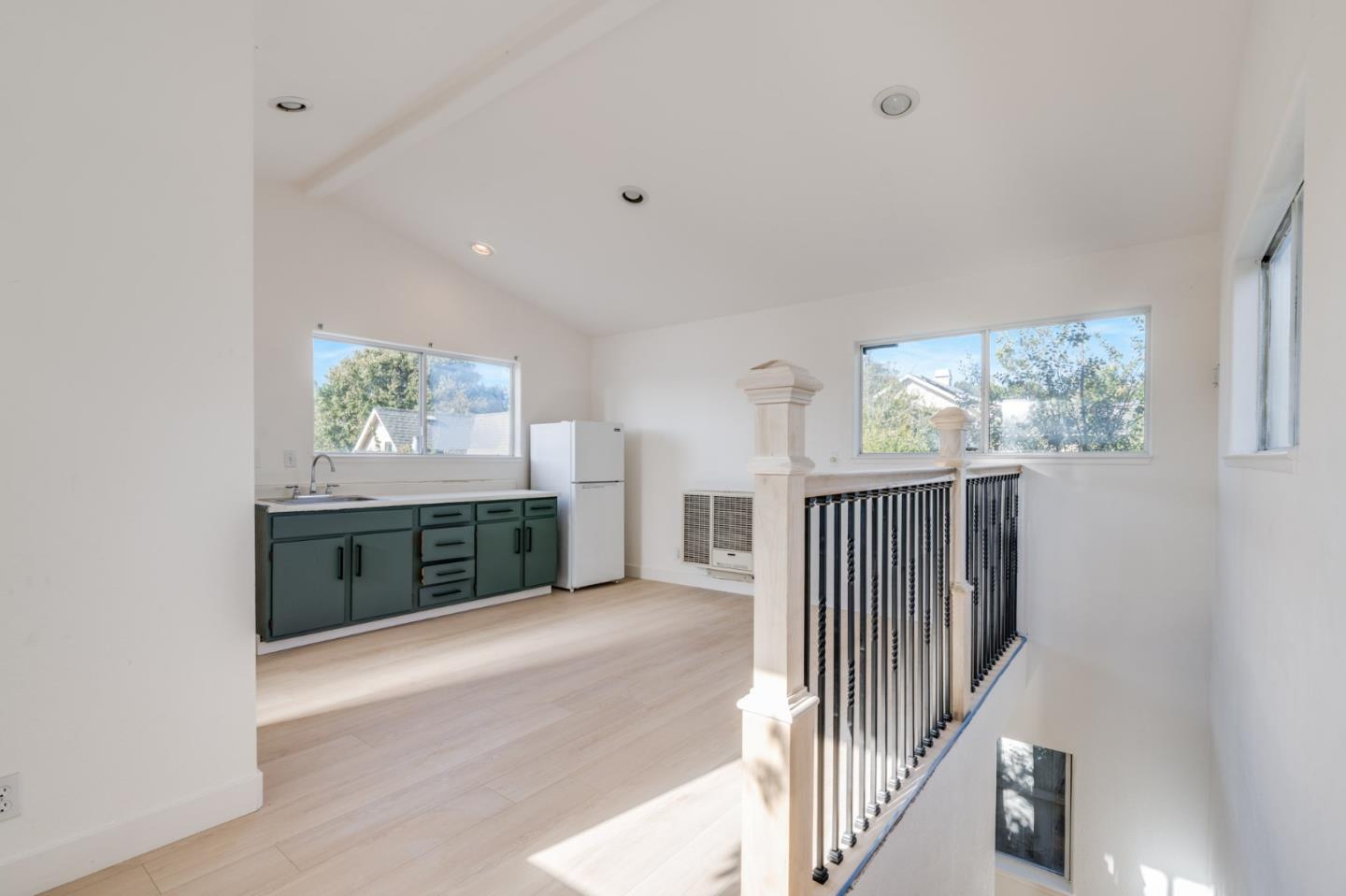 Detail Gallery Image 27 of 53 For 421 Oxford Way, Santa Cruz,  CA 95060 - 4 Beds | 2 Baths