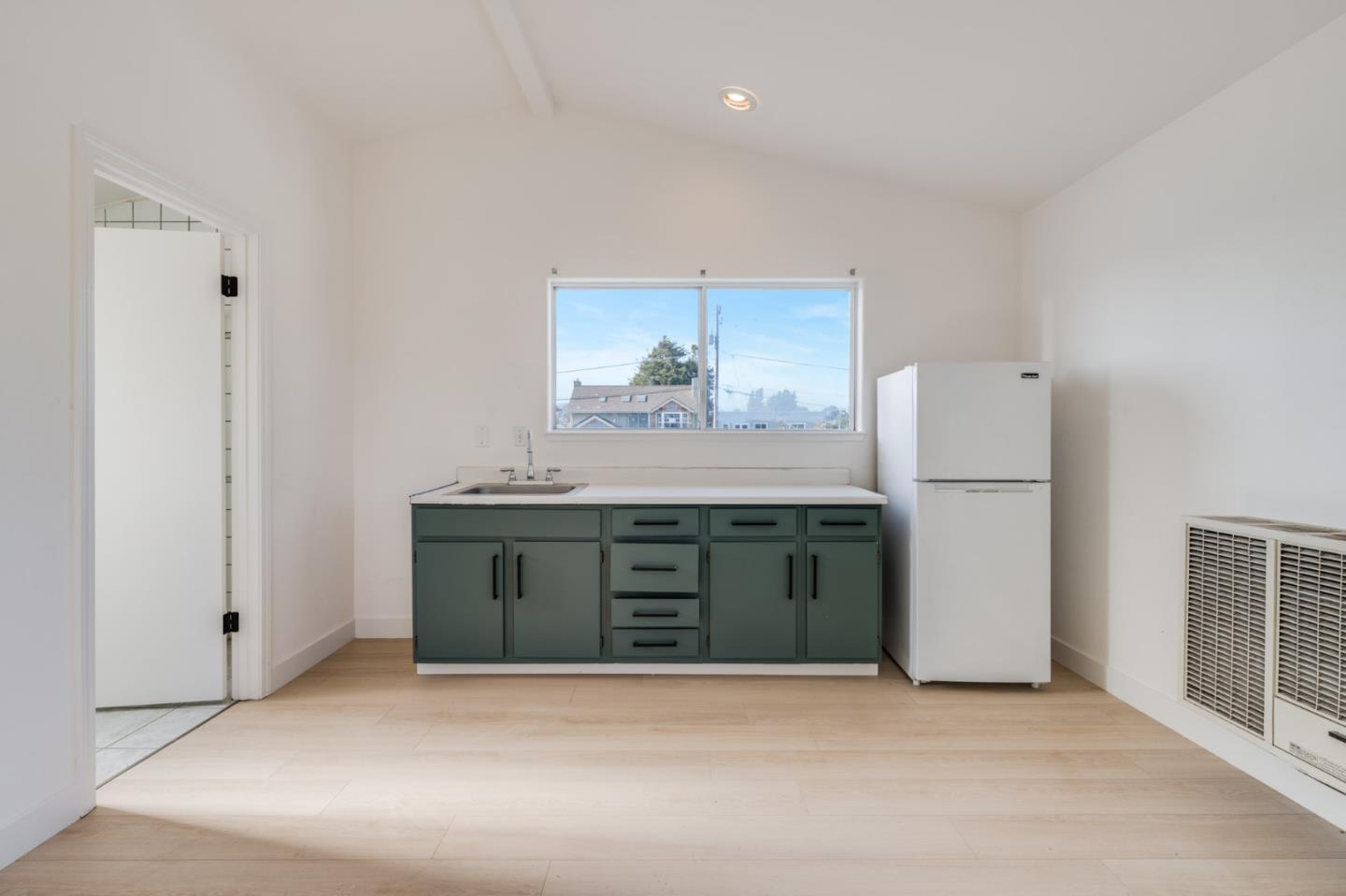 Detail Gallery Image 28 of 53 For 421 Oxford Way, Santa Cruz,  CA 95060 - 4 Beds | 2 Baths