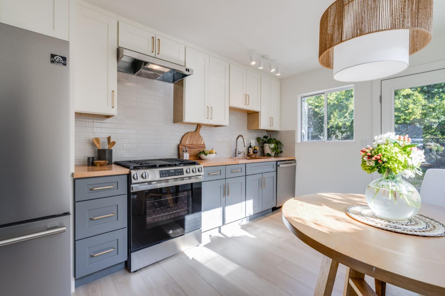 Detail Gallery Image 8 of 53 For 421 Oxford Way, Santa Cruz,  CA 95060 - 4 Beds | 2 Baths