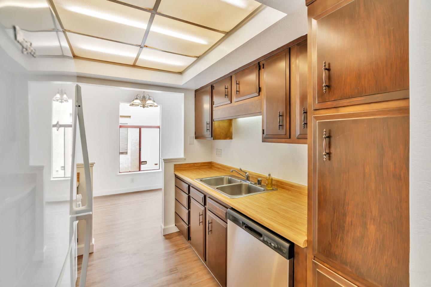 Detail Gallery Image 10 of 42 For 2416 N Main St #F,  Salinas,  CA 93906 - 2 Beds | 1/1 Baths