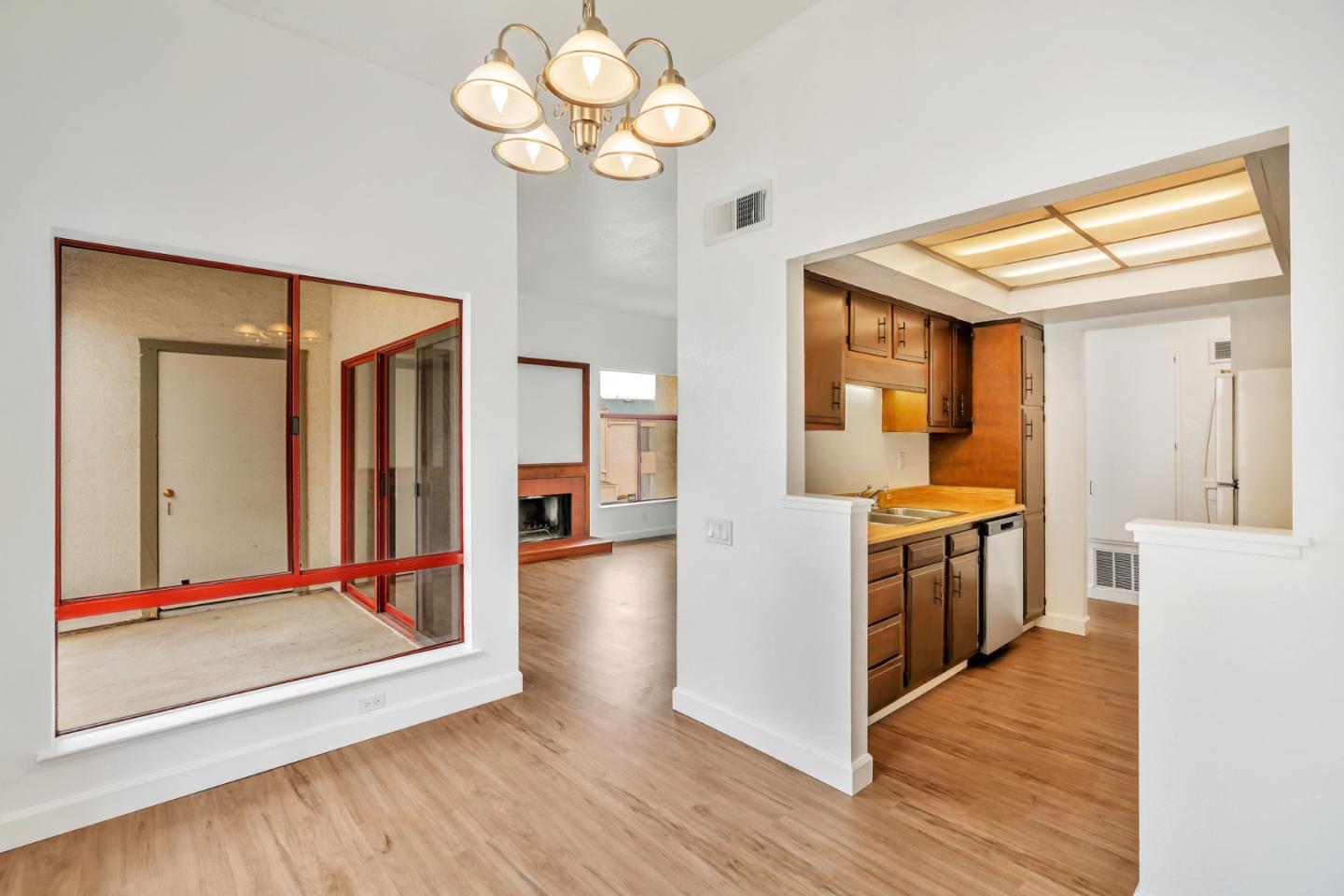 Detail Gallery Image 13 of 42 For 2416 N Main St #F,  Salinas,  CA 93906 - 2 Beds | 1/1 Baths