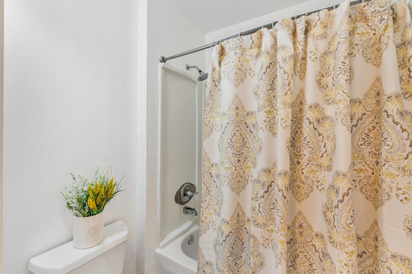 Detail Gallery Image 16 of 42 For 2416 N Main St #F,  Salinas,  CA 93906 - 2 Beds | 1/1 Baths
