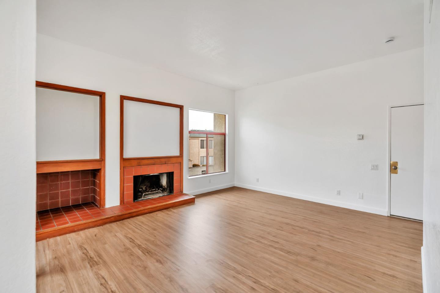 Detail Gallery Image 6 of 42 For 2416 N Main St #F,  Salinas,  CA 93906 - 2 Beds | 1/1 Baths