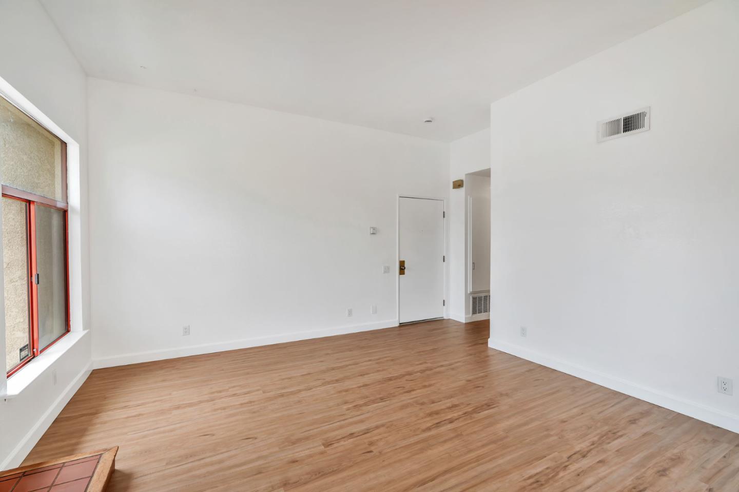 Detail Gallery Image 7 of 42 For 2416 N Main St #F,  Salinas,  CA 93906 - 2 Beds | 1/1 Baths