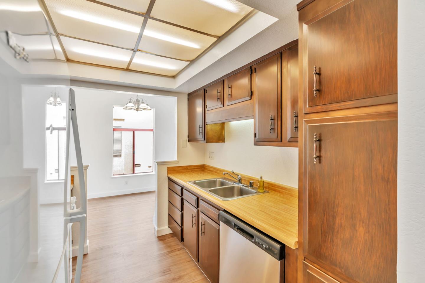 Detail Gallery Image 8 of 42 For 2416 N Main St #F,  Salinas,  CA 93906 - 2 Beds | 1/1 Baths