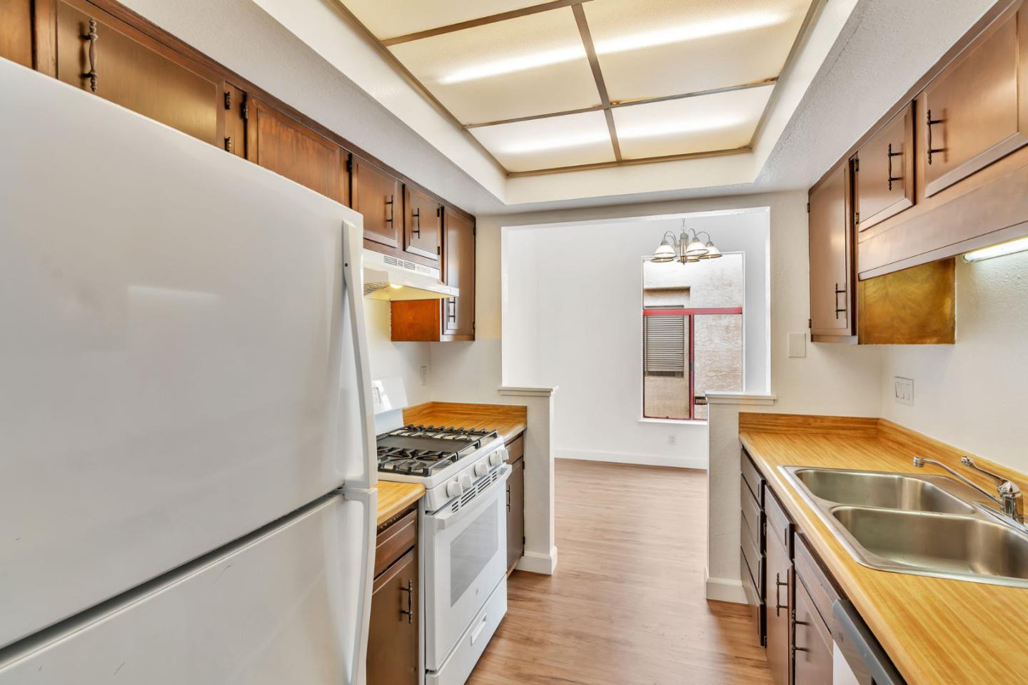 Detail Gallery Image 9 of 42 For 2416 N Main St #F,  Salinas,  CA 93906 - 2 Beds | 1/1 Baths