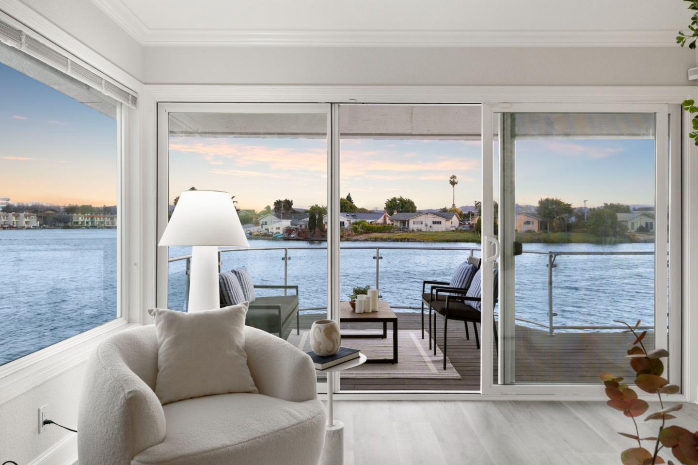 Detail Gallery Image 5 of 79 For 464 Fathom Dr, San Mateo,  CA 94404 - 3 Beds | 2 Baths