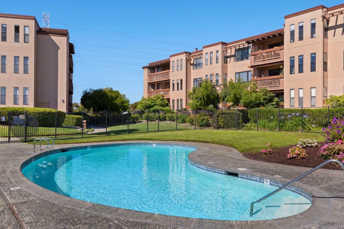 Detail Gallery Image 62 of 79 For 464 Fathom Dr, San Mateo,  CA 94404 - 3 Beds | 2 Baths