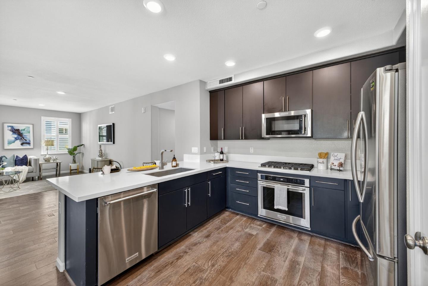 Detail Gallery Image 11 of 36 For 3092 Manuel St #1,  San Jose,  CA 95136 - 3 Beds | 3 Baths