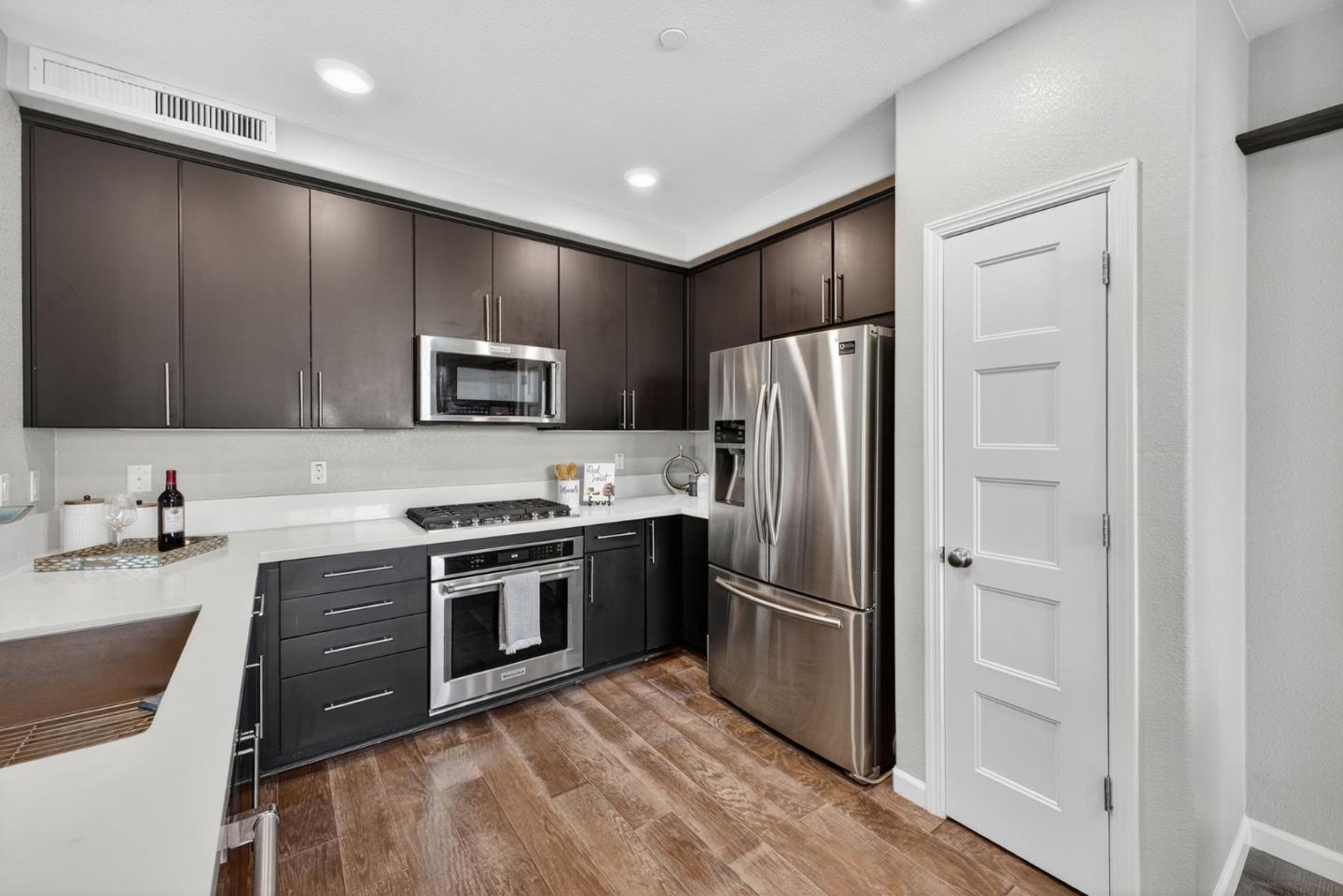 Detail Gallery Image 12 of 36 For 3092 Manuel St #1,  San Jose,  CA 95136 - 3 Beds | 3 Baths