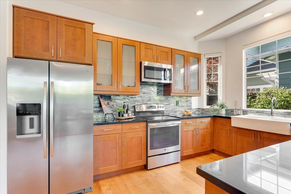 Detail Gallery Image 10 of 40 For 513 Hill St, Capitola,  CA 95010 - 3 Beds | 2/1 Baths