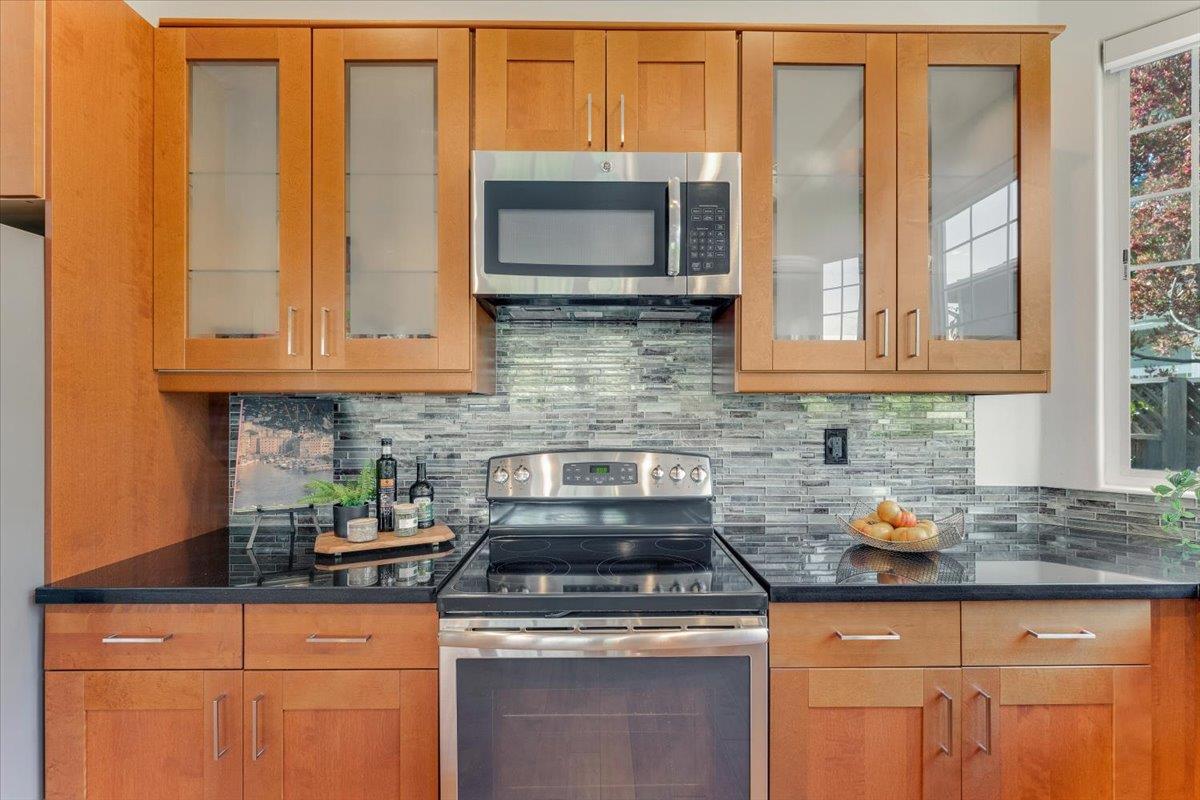 Detail Gallery Image 11 of 40 For 513 Hill St, Capitola,  CA 95010 - 3 Beds | 2/1 Baths