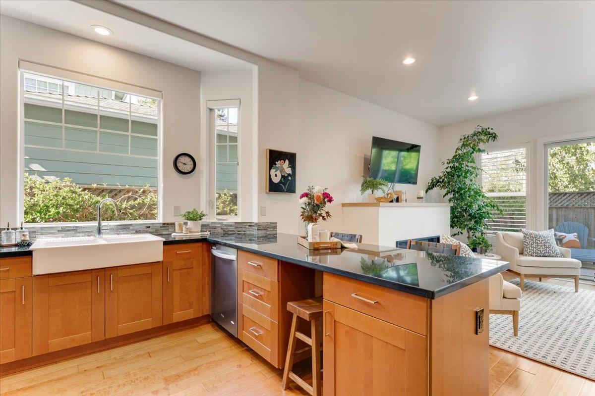 Detail Gallery Image 12 of 40 For 513 Hill St, Capitola,  CA 95010 - 3 Beds | 2/1 Baths