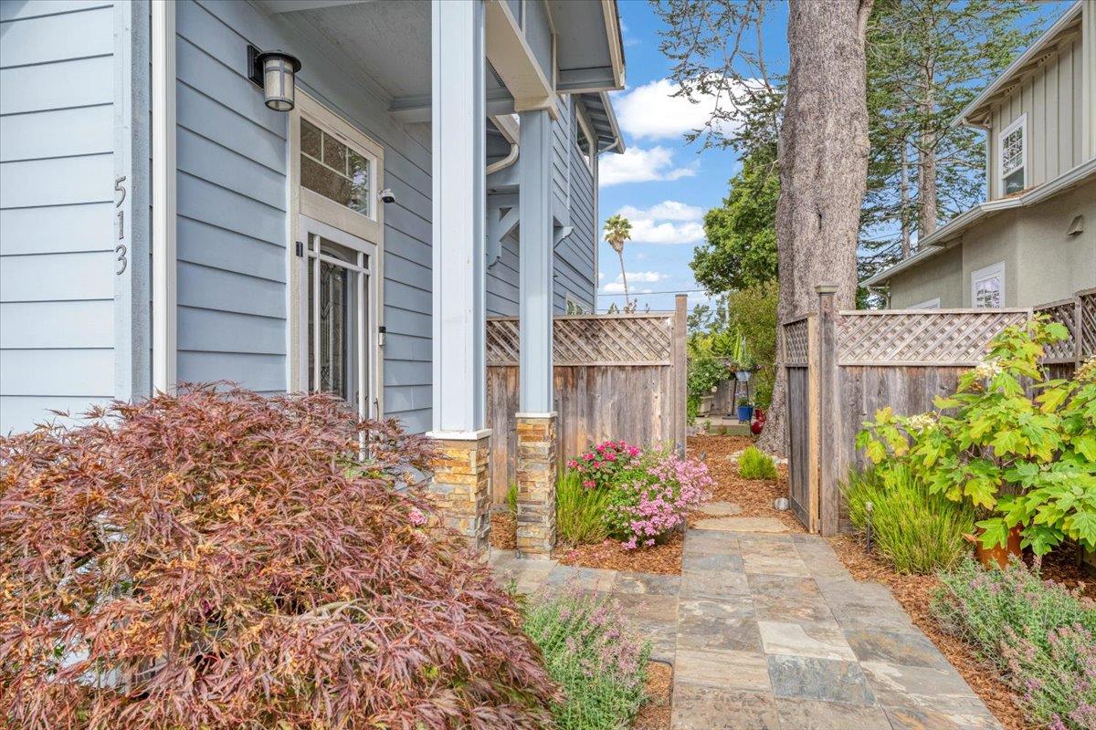 Detail Gallery Image 2 of 40 For 513 Hill St, Capitola,  CA 95010 - 3 Beds | 2/1 Baths
