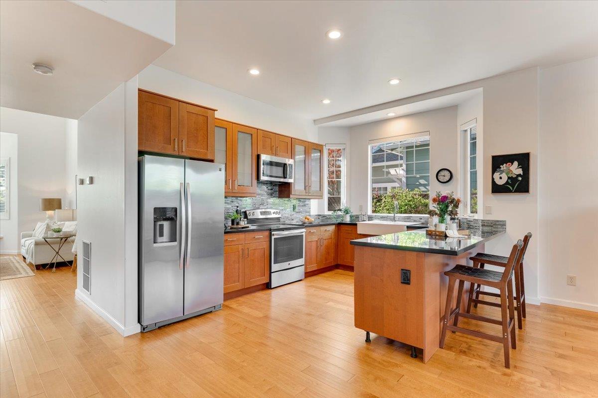 Detail Gallery Image 9 of 40 For 513 Hill St, Capitola,  CA 95010 - 3 Beds | 2/1 Baths