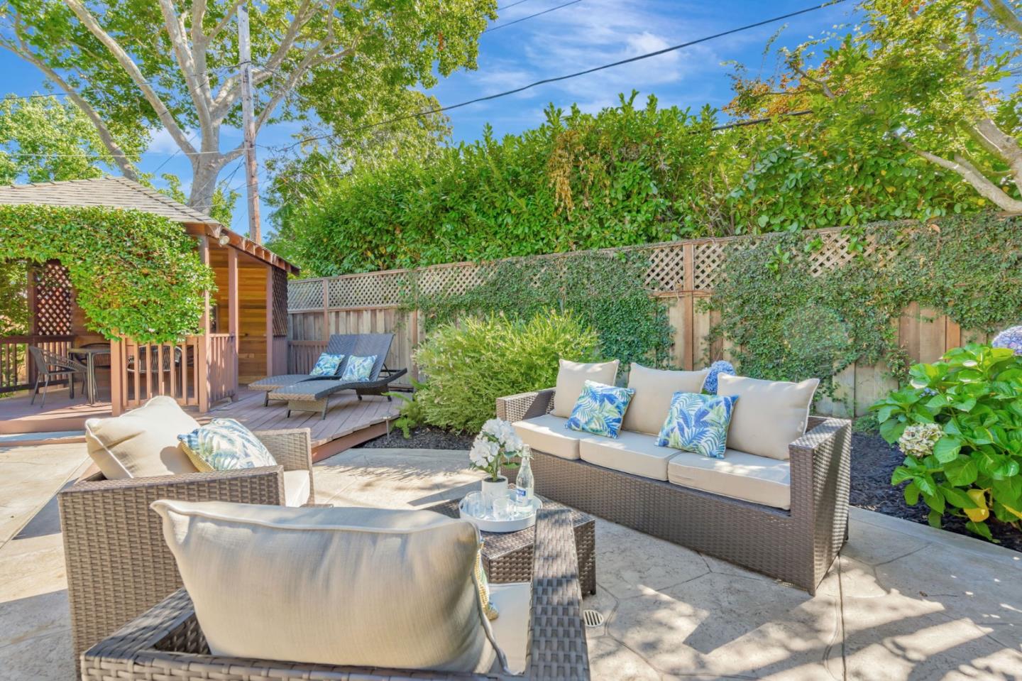 Detail Gallery Image 12 of 66 For 534 Hilbar Ln, Palo Alto,  CA 94303 - 4 Beds | 2 Baths