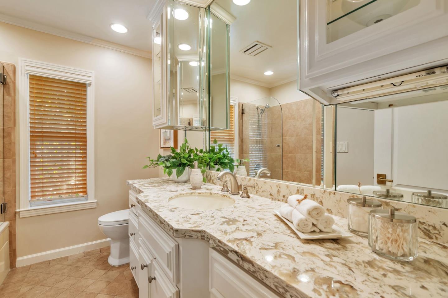 Detail Gallery Image 21 of 66 For 534 Hilbar Ln, Palo Alto,  CA 94303 - 4 Beds | 2 Baths
